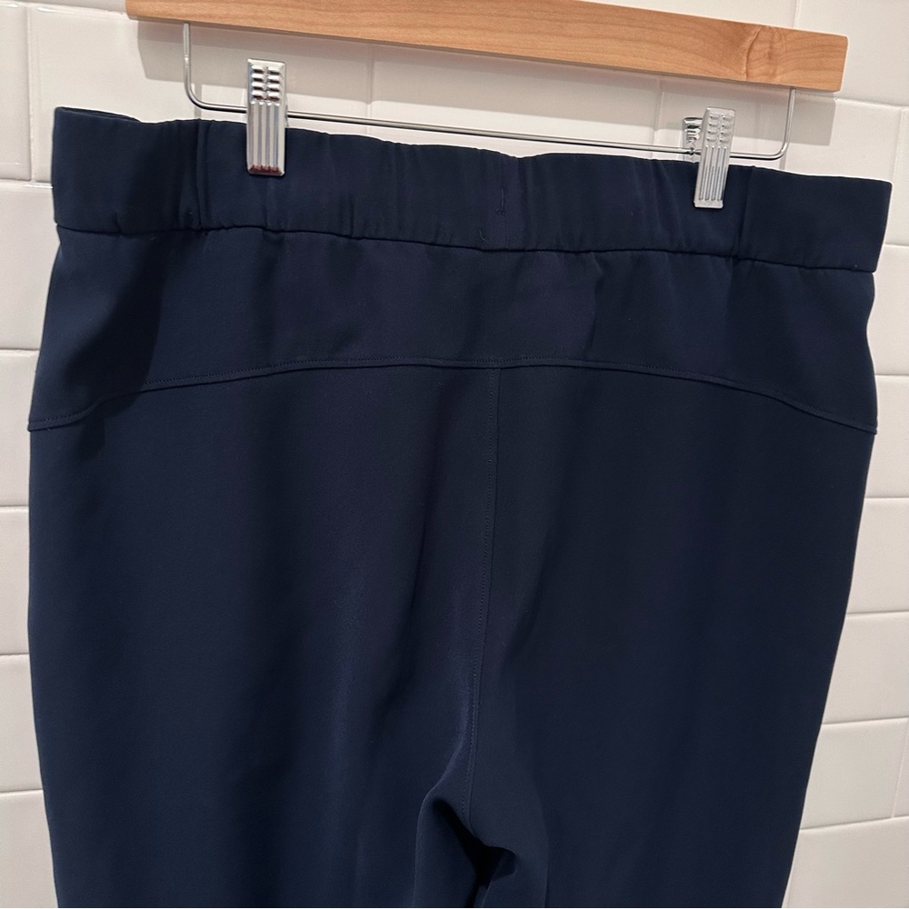 🍋Lululemon On the Fly Joggers in Navy - Picture 11 of 13